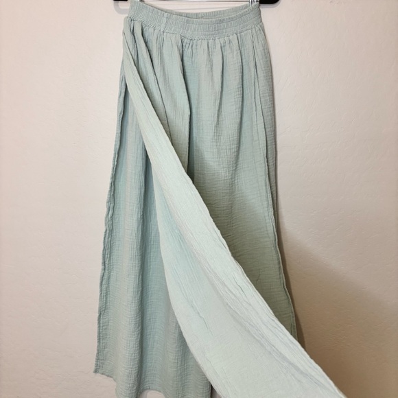 Meraki Beach Reya Two-Piece Set - Picture 7 of 8